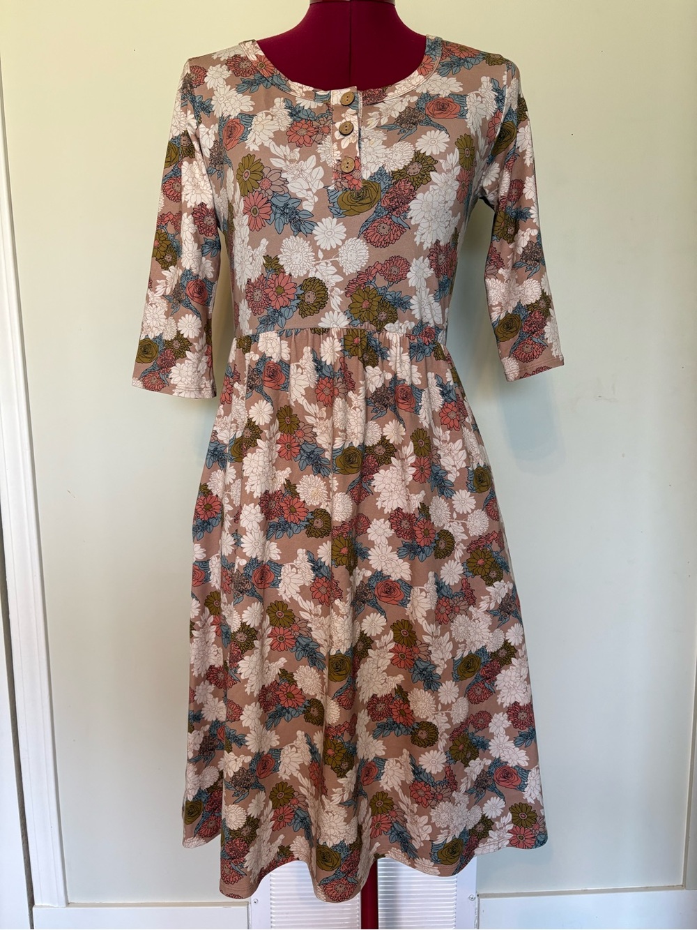 Kindred Beige Floral Midi Dress